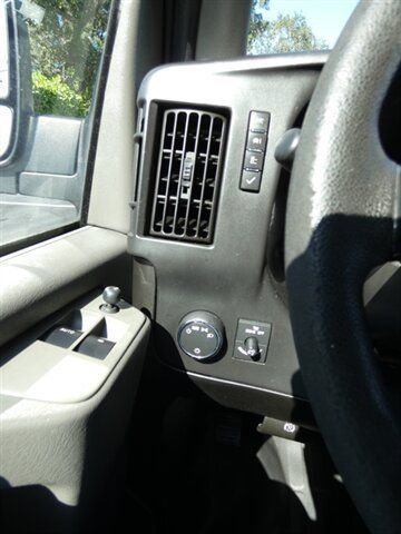 Used 2015 Chevrolet Express 2500 RWD image 23