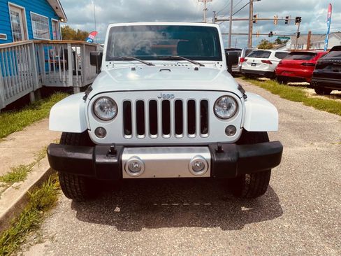 Used 2016 Jeep Wrangler Unlimited Sahara w/ Dual Top Group AWD/4WD image 14