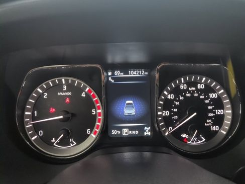 Used 2018 Nissan Titan SV w/ SV Convenience Package image 32