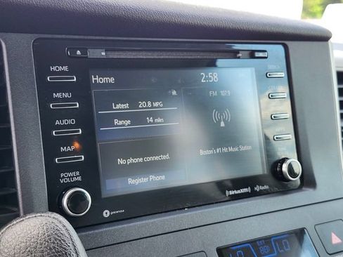 Used 2020 Toyota Sienna LE w/ LE Preferred Package FWD image 21