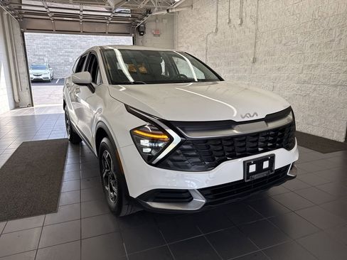 Used 2025 Kia Sportage LX image 2