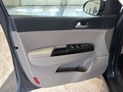 Used 2022 Kia Sportage EX image 12