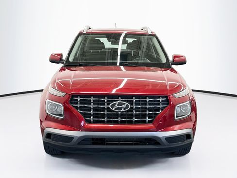 Used 2025 Hyundai Venue SEL FWD image 2