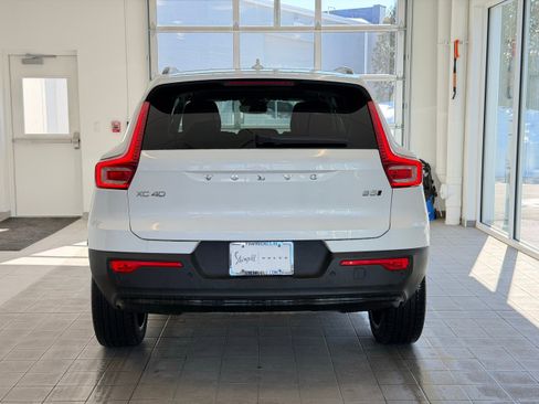Certified 2025 Volvo XC40 B5 Plus image 7