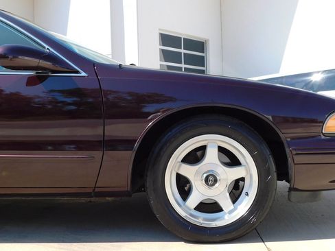 Used 1996 Chevrolet Impala SS RWD image 32