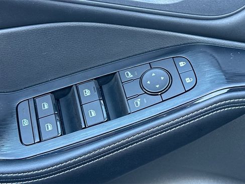 Used 2025 Nissan Rogue SV image 14