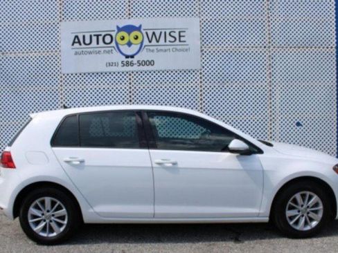 Used 2017 Volkswagen Golf S image 2