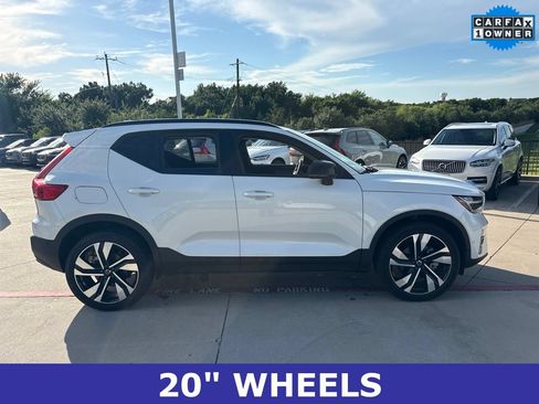 Certified 2025 Volvo XC40 B5 Plus AWD/4WD image 4