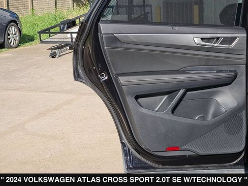 Used 2024 Volkswagen Atlas Cross Sport SE w/ Panoramic Sunroof Package FWD image 18
