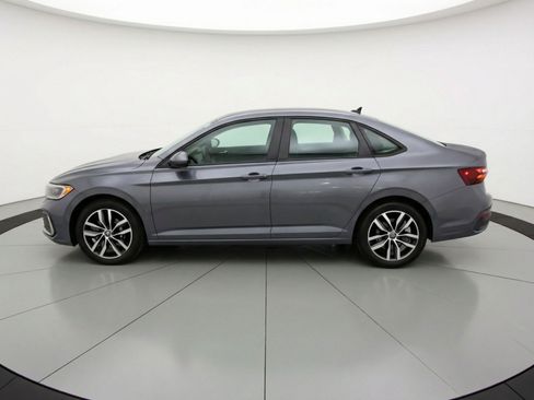 Used 2025 Volkswagen Jetta SE FWD image 5