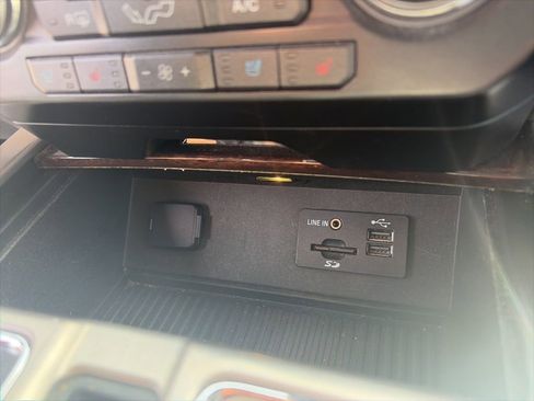 Used 2015 Ford F150 Platinum w/ Equipment Group 701A Luxury image 17