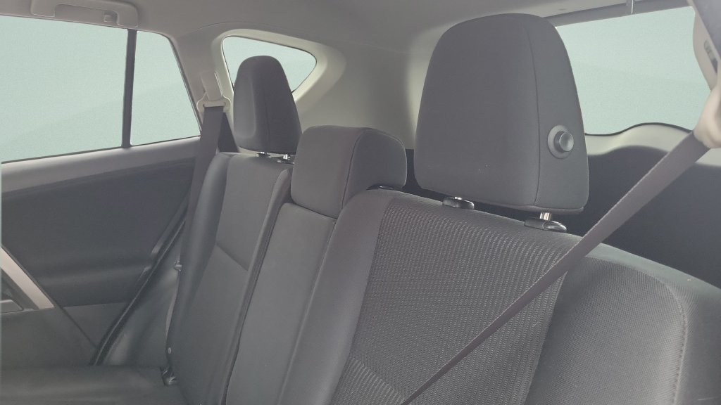 Used 2018 Toyota RAV4 LE FWD image 9