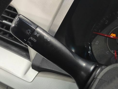 Used 2015 Toyota Sienna LE image 36