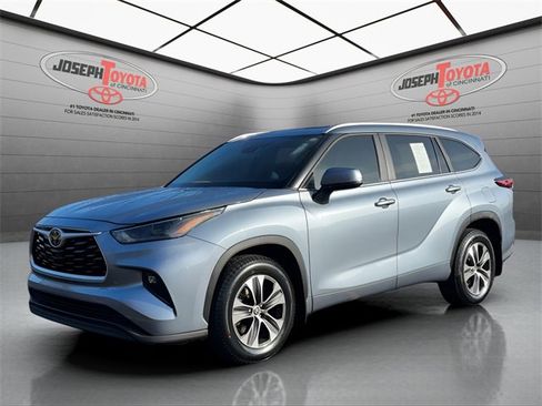 Certified 2023 Toyota Highlander XLE image 10