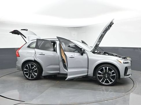 Used 2024 Volvo XC60 B5 Ultimate w/ Protection Package Premier AWD/4WD image 44