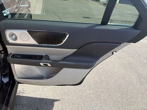 Used 2019 Lincoln Continental Reserve image 16
