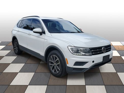 Used 2019 Volkswagen Tiguan SE w/ Panoramic Sunroof Package image 3