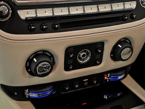 Used 2015 Rolls-Royce Wraith RWD image 32