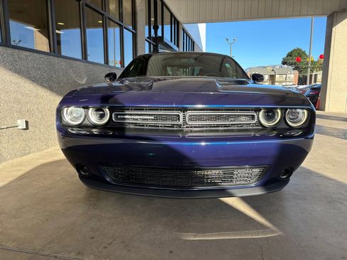 Used 2015 Dodge Challenger SXT image 37