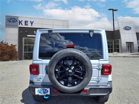 Used 2024 Jeep Wrangler Unlimited Sahara image 4