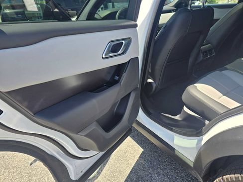 Used 2026 Land Rover Range Rover Velar Dynamic SE AWD/4WD image 16