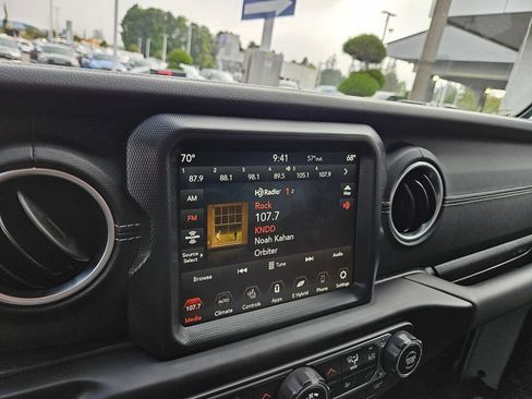 Used 2023 Jeep Wrangler Unlimited Sahara w/ Cold Weather Group AWD/4WD image 24