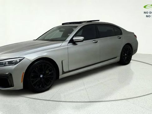 Used 2022 BMW 750i xDrive w/ M Sport Package AWD/4WD image 3