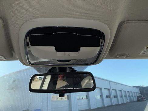 Used 2017 Jeep Cherokee Latitude w/ Cold Weather Group image 15