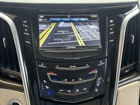 Used 2020 Cadillac Escalade Luxury RWD image 26