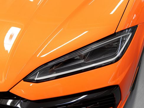 Used 2025 Lamborghini Urus SE image 13