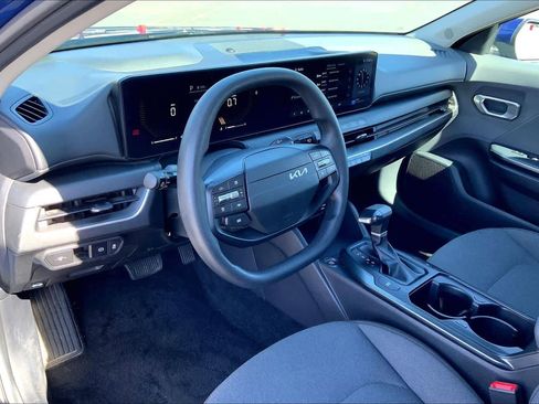 Used 2025 Kia K4 LXS image 18