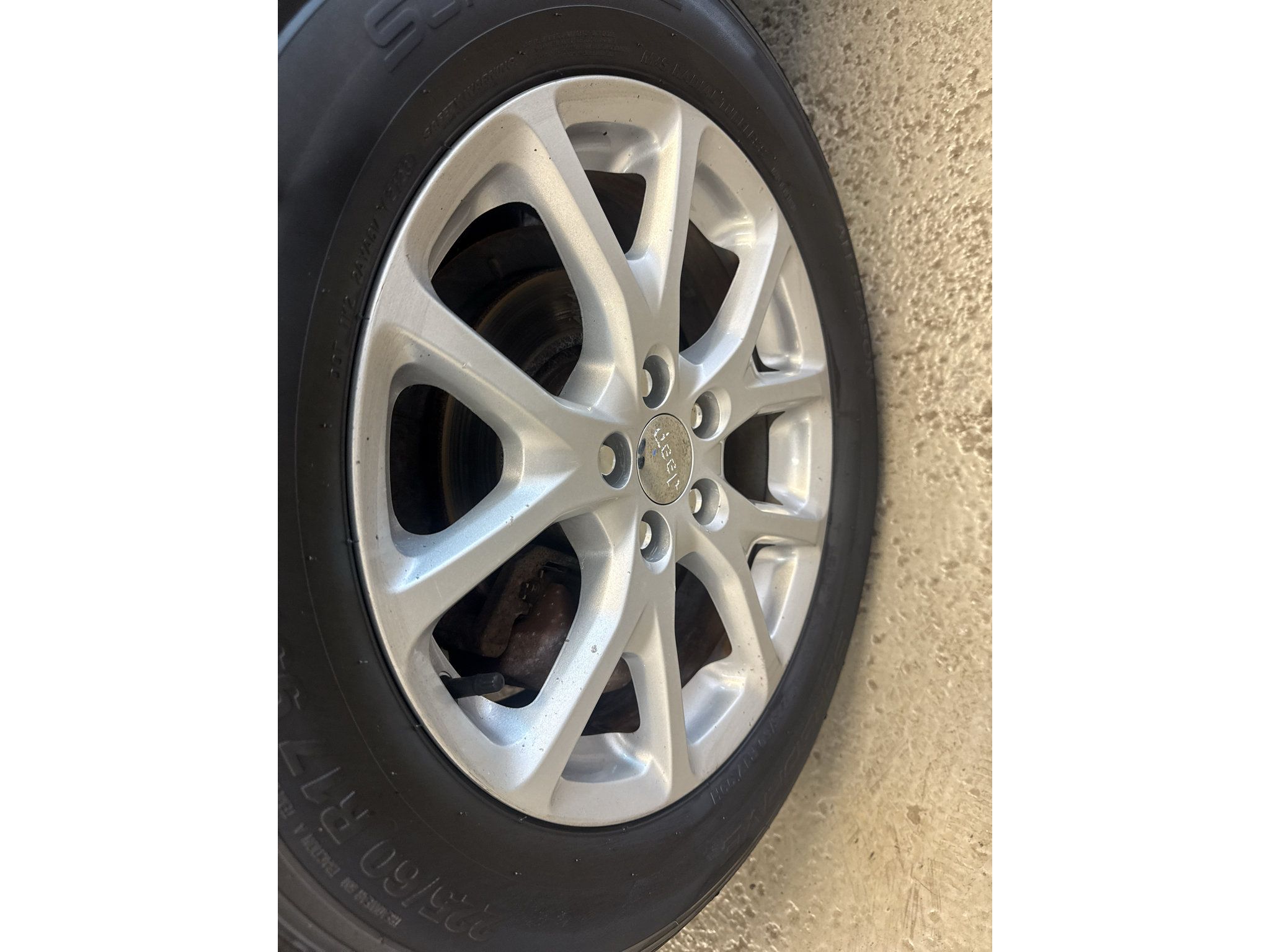 Used 2014 Jeep Cherokee Latitude w/ Cold Weather Group FWD image 33