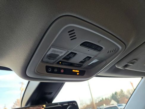 Used 2018 Chevrolet Traverse LT image 15