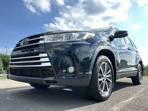 Used 2019 Toyota Highlander XLE AWD/4WD image 31