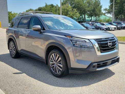 Certified 2023 Nissan Pathfinder SL w/ SL Premium Package AWD/4WD image 3