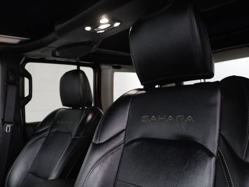 Used 2021 Jeep Wrangler Unlimited Sahara w/ Cold Weather Group AWD/4WD image 15