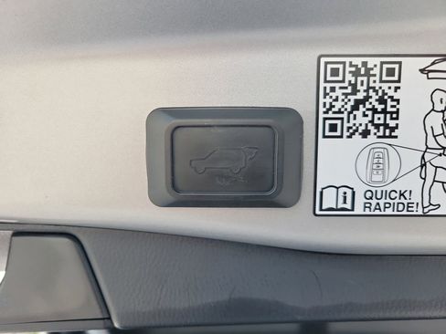 Used 2022 Toyota RAV4 Limited AWD/4WD image 9