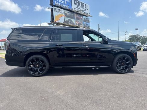 New 2026 Chevrolet Suburban RST w/ RST Capability Package AWD/4WD image 9
