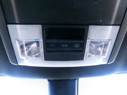 Used 2018 Ford Explorer XLT w/ Equipment Group 202A AWD/4WD image 32