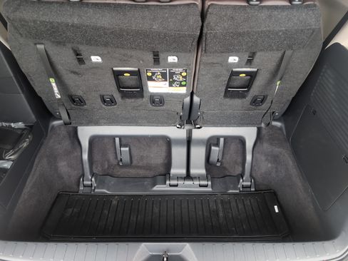 Certified 2024 Toyota Sienna Platinum image 33