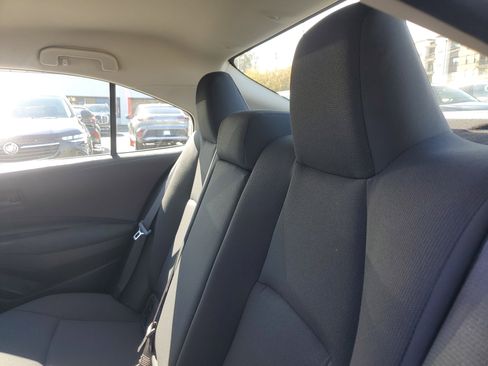 Used 2022 Toyota Corolla LE image 10