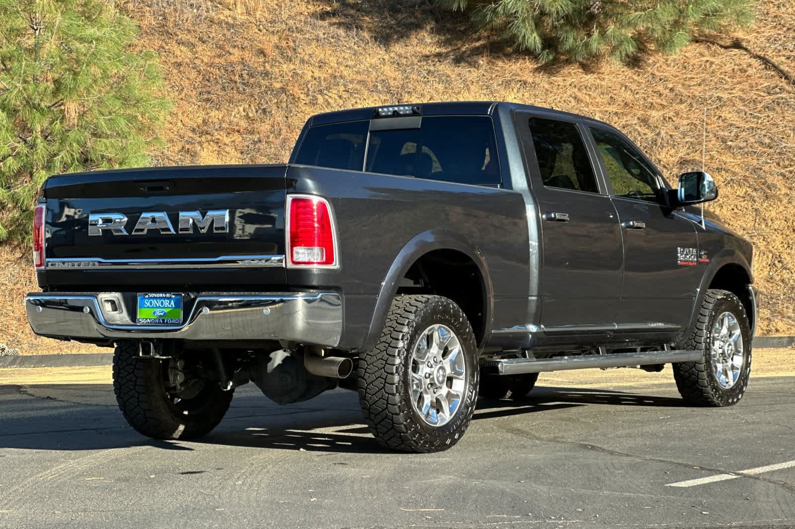 Used 2016 RAM 3500 Laramie Longhorn AWD/4WD image 4