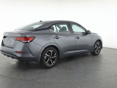 Used 2025 Nissan Sentra SV FWD image 9