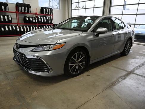 Used 2023 Toyota Camry XLE w/ Cold Weather Package image 8