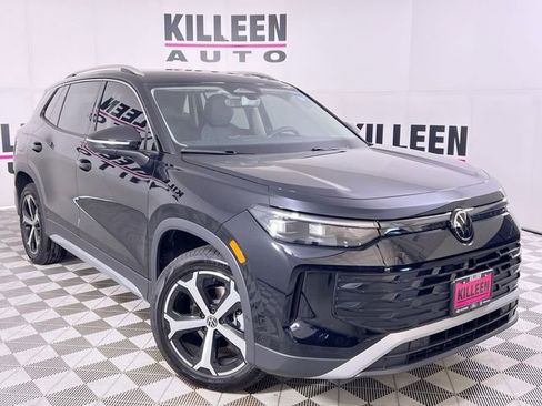 New 2025 Volkswagen Tiguan SE image 1