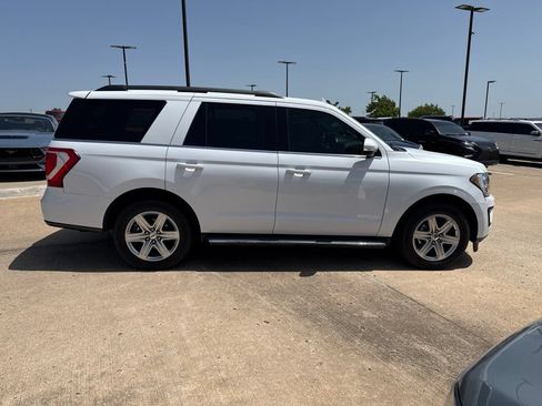 Used 2019 Ford Expedition XLT w/ Equipment Group 202A AWD/4WD image 3