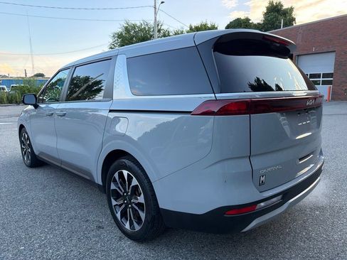 Certified 2024 Kia Carnival EX FWD image 4