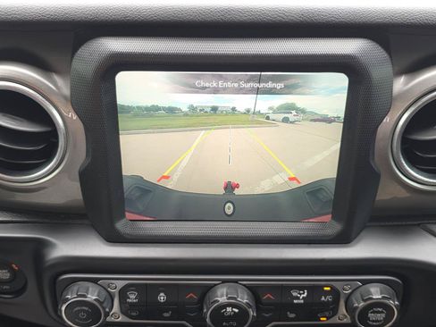 Used 2020 Jeep Gladiator Overland AWD/4WD image 26