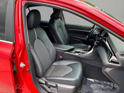 Used 2022 Toyota Camry SE FWD image 9