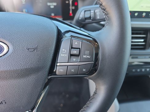 Used 2025 Ford Escape SE image 28